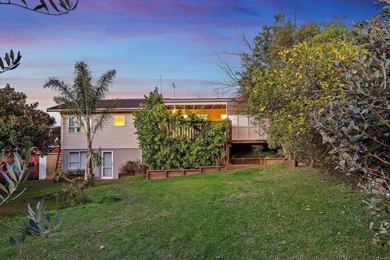 Photo of property in 3 Seabar Place, Glen Eden, Auckland, 0602