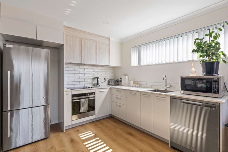 Photo of property in 27 Sun Orchid Avenue, Wiri, Auckland, 2104