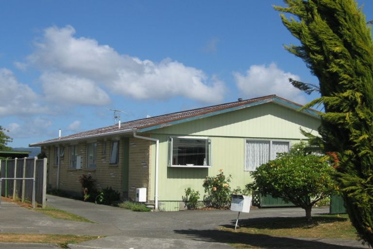 Photo of property in 2/21 Denver Grove, Totara Park, Upper Hutt, 5018