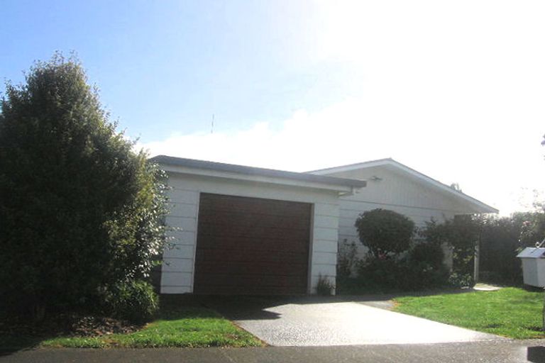 Photo of property in 33 Kimberley Grove, Westbrook, Palmerston North, 4412