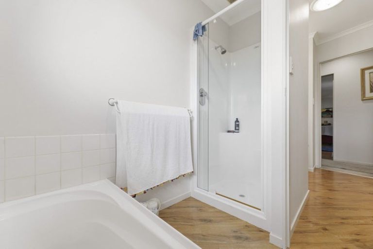 Photo of property in 7 Burnt Oak Drive, Pyes Pa, Tauranga, 3112