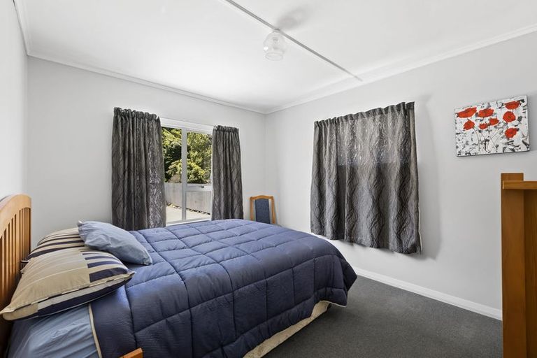 Photo of property in 51 Seaview Road, Marfell, New Plymouth, 4310