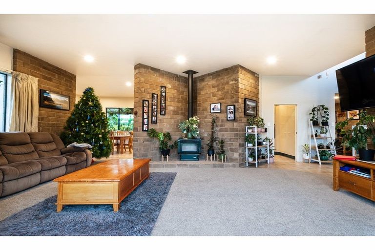 Photo of property in 8 Cloverfields Drive, Waimauku, 0812