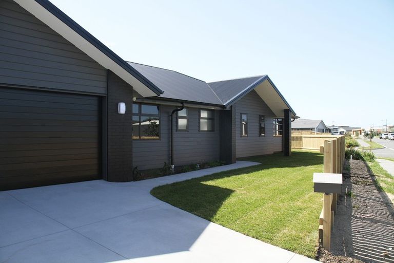 Photo of property in 20 Awatira Drive, Papamoa Beach, Papamoa, 3118