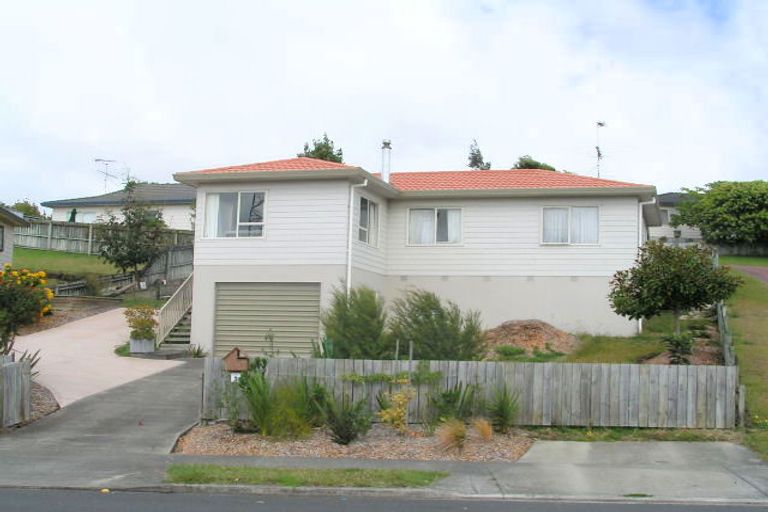 Photo of property in 4 Broadfield Street, Massey, Auckland, 0614