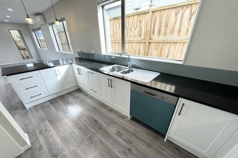 Photo of property in 6b St Catherine Crescent, West Harbour, Auckland, 0618