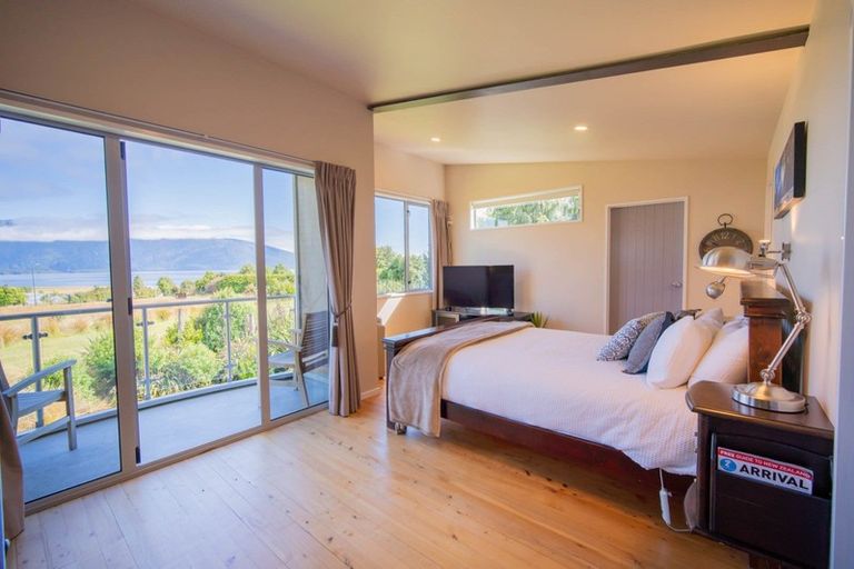 Photo of property in 11 Patience Bay Drive, Te Anau, 9679