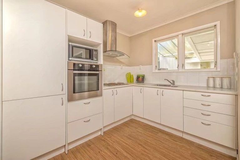 Photo of property in 111 Chichester Drive, Rosehill, Papakura, 2113