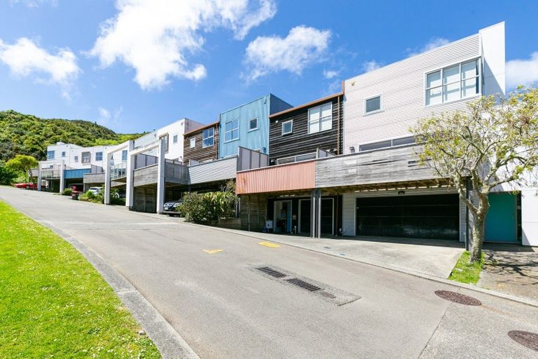 Photo of property in 44 Saddleback Grove, Karori, Wellington, 6012