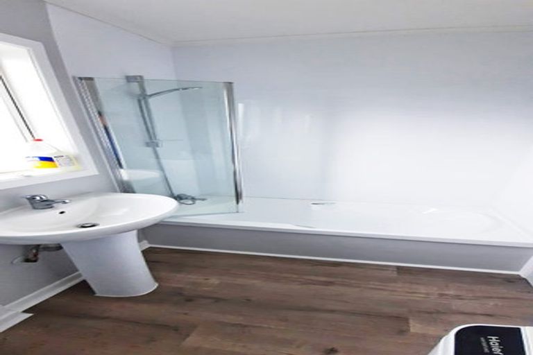 Photo of property in 15a Barbary Avenue, Kelston, Auckland, 0602