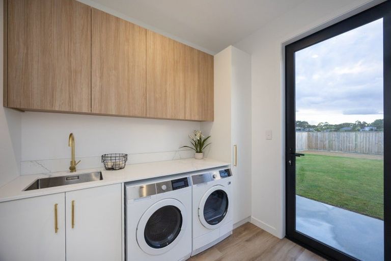 Photo of property in 5 Edenmore Terrace, Fitzherbert, Palmerston North, 4410