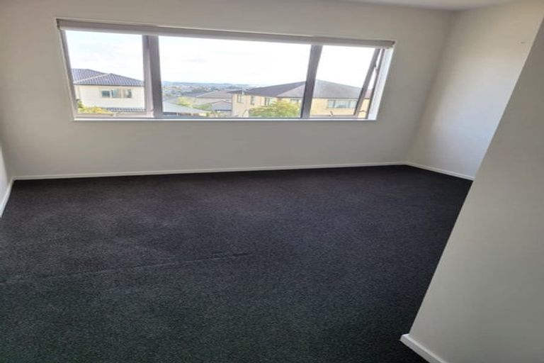 Photo of property in 4 Kirikiri Drive, Papakura, 2110