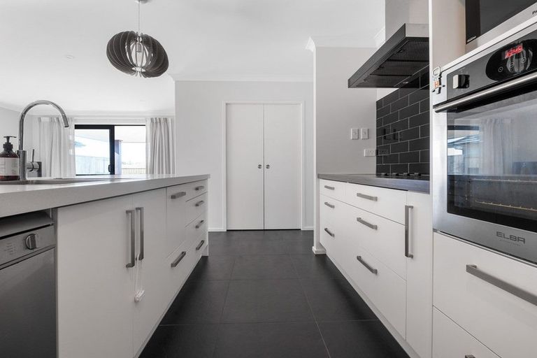 Photo of property in 59 Harding Drive, Papamoa Beach, Papamoa, 3118