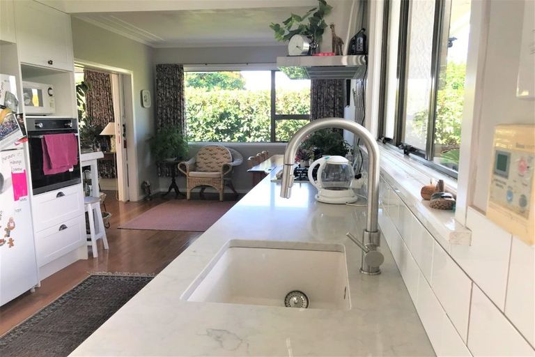 Photo of property in 6 Miro Road, Mangere Bridge, Auckland, 2022