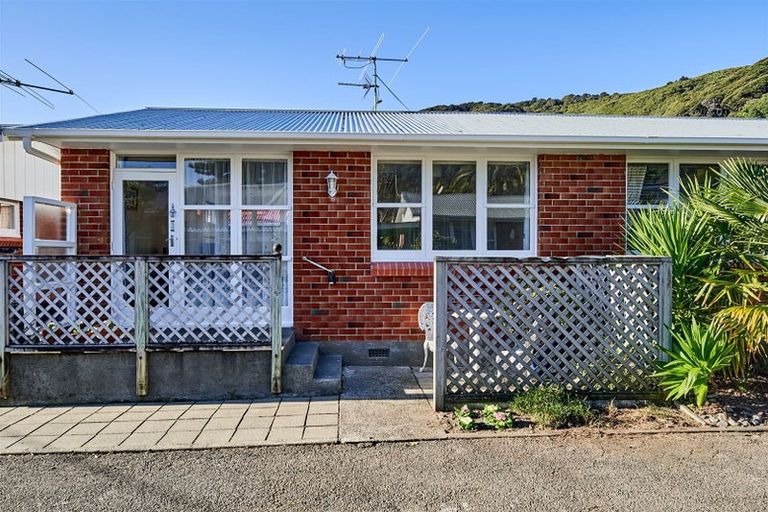 Photo of property in 417 Muritai Road, Eastbourne, Lower Hutt, 5013