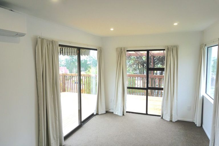 Photo of property in 11 Amerce Place, Highland Park, Auckland, 2010