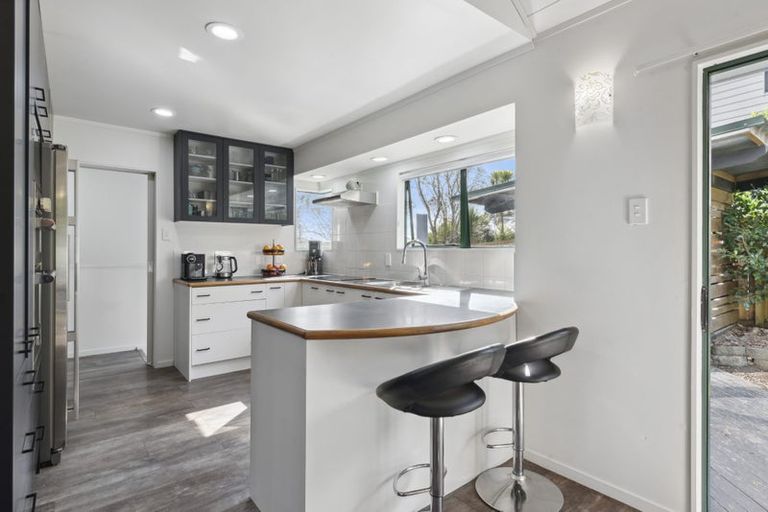 Photo of property in 906a East Coast Road, Northcross, Auckland, 0630