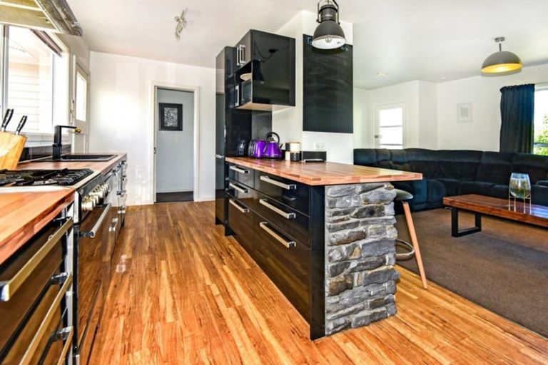 Photo of property in 9 Dunedin Street, Redwood, Christchurch, 8051