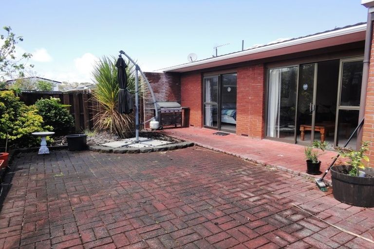 Photo of property in 2/76 Wellington Street, Howick, Auckland, 2014