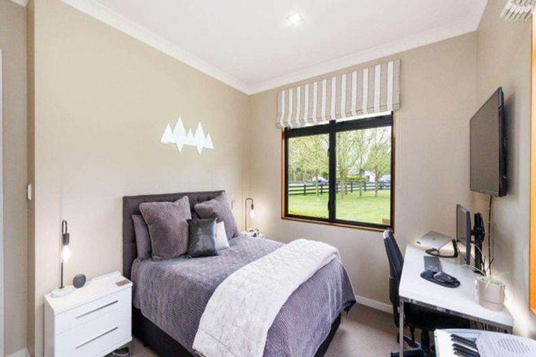 Photo of property in 7 Titirangi Drive, Fitzherbert, Palmerston North, 4471