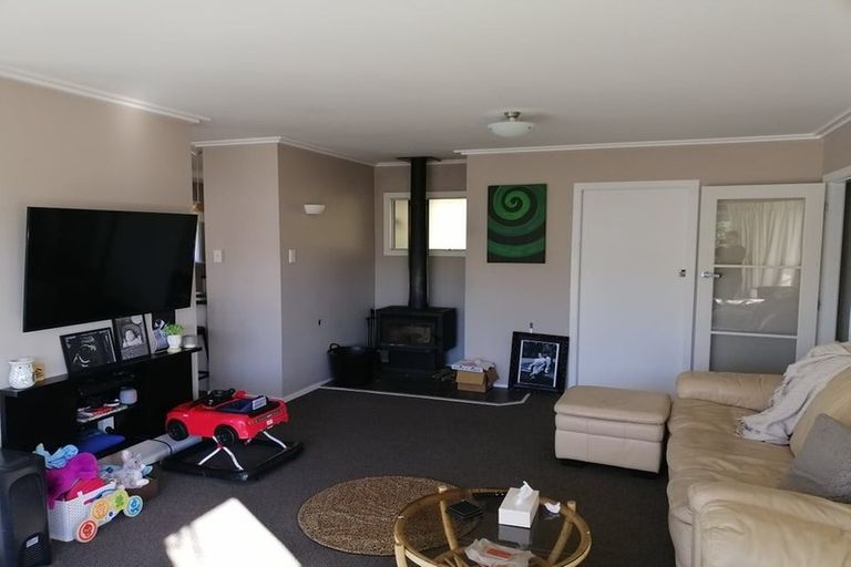 Photo of property in 32 Davis Grove, Wainuiomata, Lower Hutt, 5014