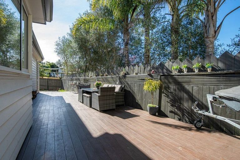 Photo of property in 335a East Coast Road, Mairangi Bay, Auckland, 0630