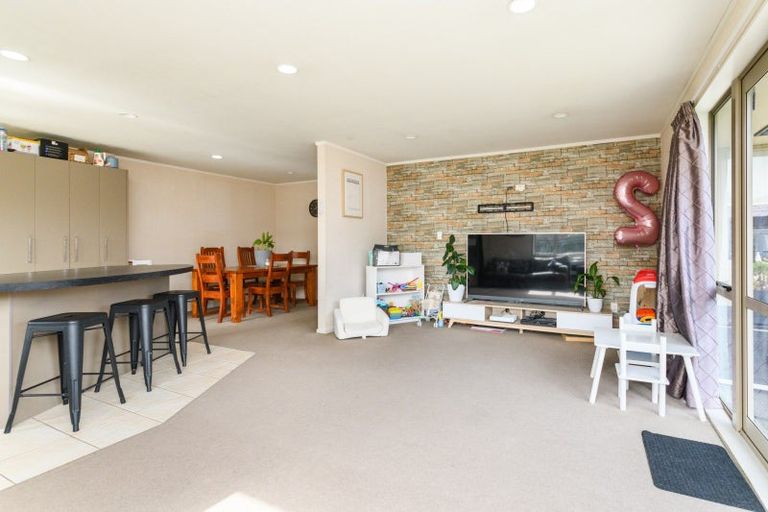 Photo of property in 21 Cleveland Heights, Kelvin Grove, Palmerston North, 4414