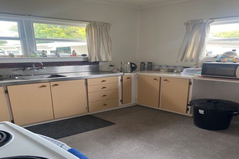 Photo of property in 2 Liverpool Street, Takaro, Palmerston North, 4412