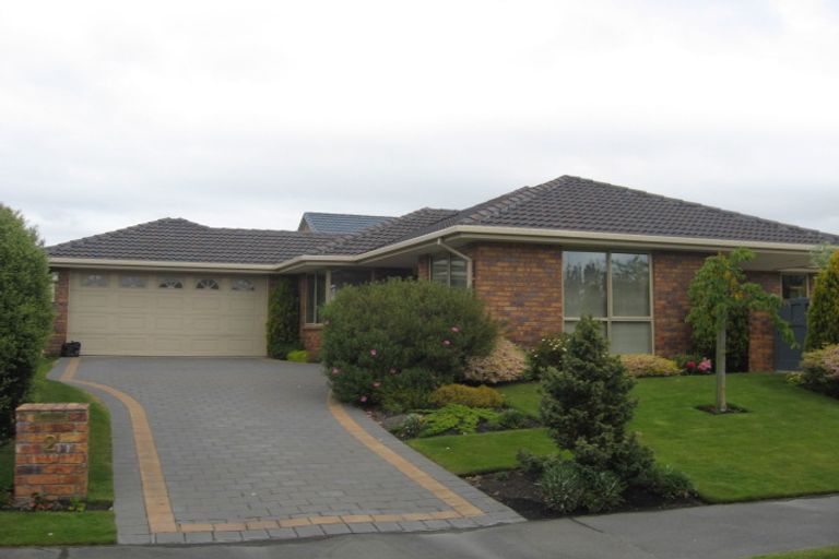 Photo of property in 2 Glencullen Drive, Casebrook, Christchurch, 8051