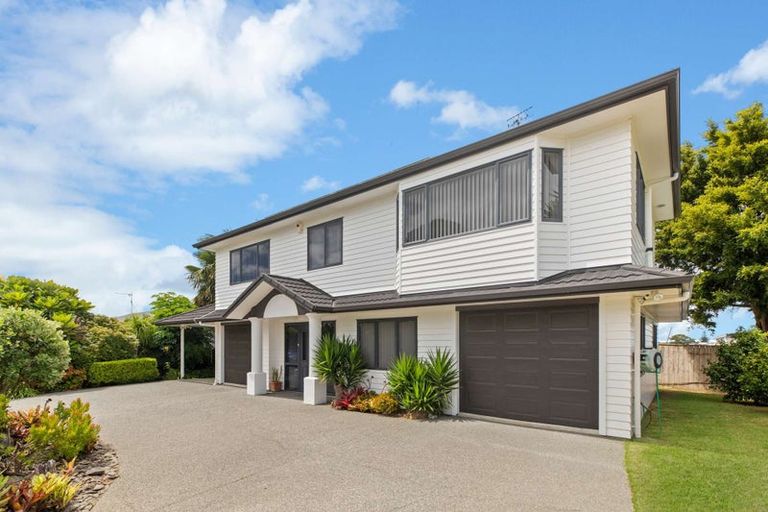 Photo of property in 5 Hocken Place, Mangere Bridge, Auckland, 2022
