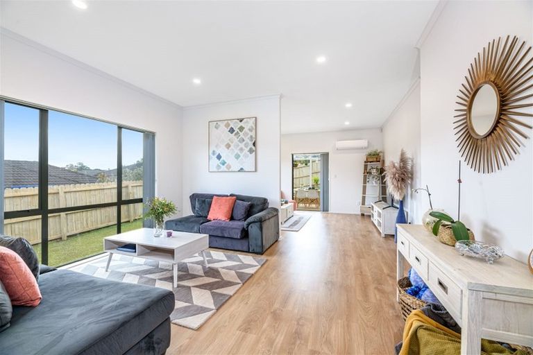 Photo of property in 27 Toledo Avenue, Henderson, Auckland, 0612