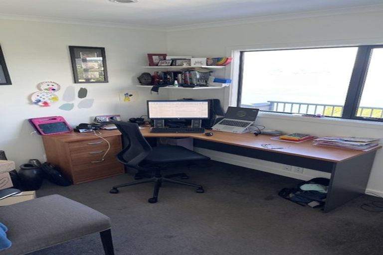 Photo of property in 129 Nicholson Road, Khandallah, Wellington, 6035