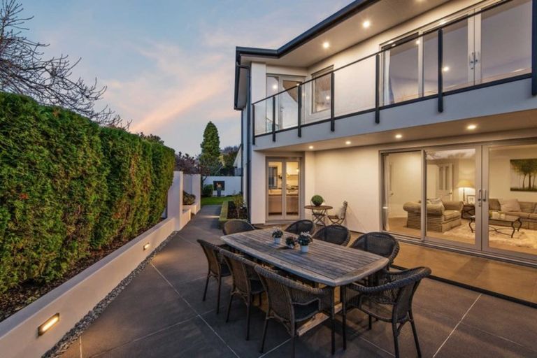 Photo of property in 5 Denley Gardens, Avonhead, Christchurch, 8042