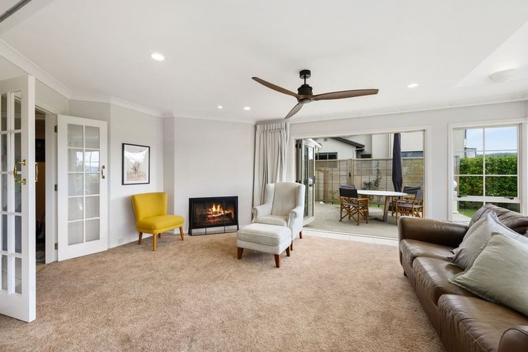 Photo of property in 6 Tupara Crescent, Kawaha Point, Rotorua, 3010