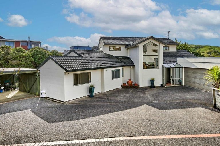Photo of property in 28 Saint Ives Drive, Camborne, Porirua, 5026