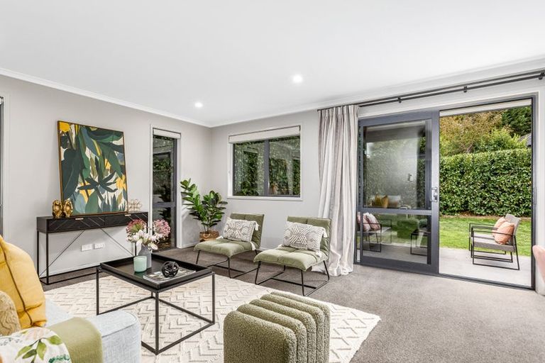 Photo of property in 31 Mooring Close, Whitby, Porirua, 5024