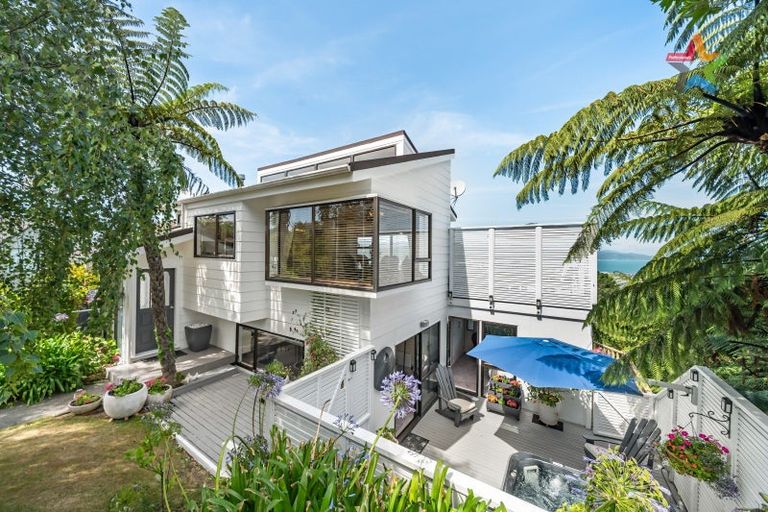 Photo of property in 18 Jacaranda Grove, Maungaraki, Lower Hutt, 5010