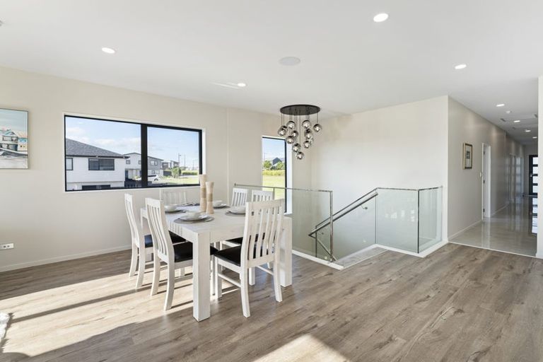 Photo of property in 17 Emerald Avenue, Rosehill, Papakura, 2113