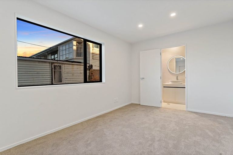 Photo of property in 3/16 Binsted Road, New Lynn, Auckland, 0600