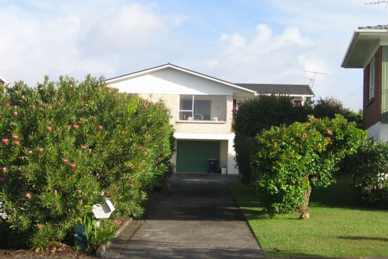 Photo of property in 26 Chatswood Grove, Chatswood, Auckland, 0626