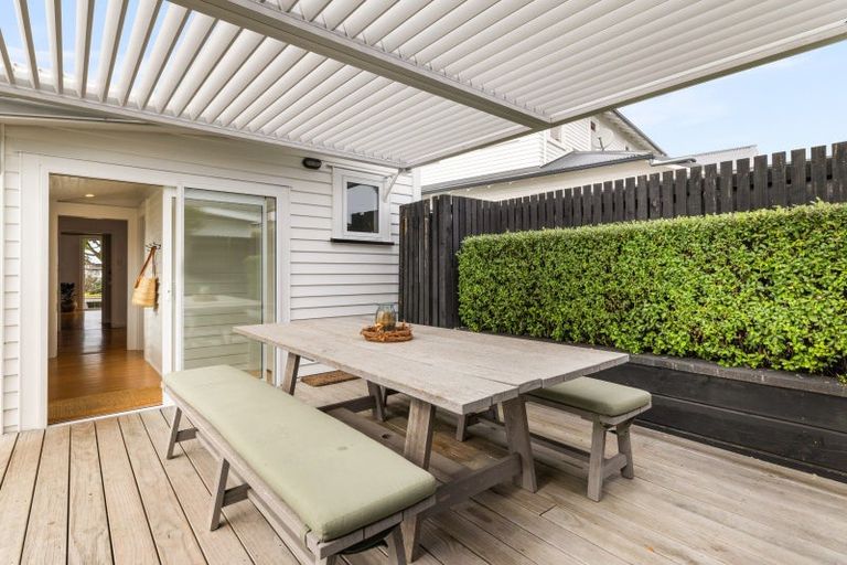 Photo of property in 1 Ormond Road, Hospital Hill, Napier, 4110