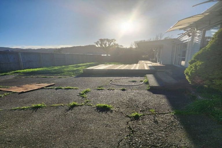 Photo of property in 114 Wainuiomata Road, Wainuiomata, Lower Hutt, 5014