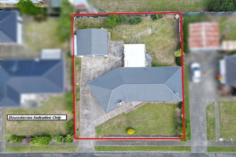 Photo of property in 16 Mark Perreau Place, Foxton, 4814