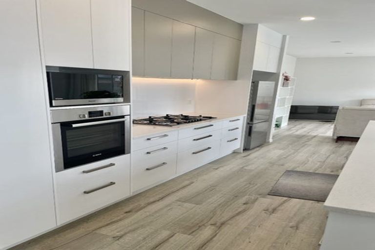 Photo of property in 8 Aporo Drive, Kumeu, 0810