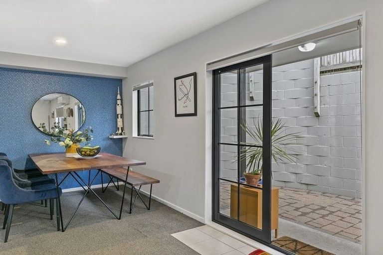 Photo of property in 2/25 Hollies Crescent, Johnsonville, Wellington, 6037