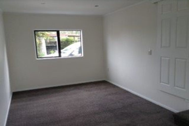 Photo of property in 1/38 Curacao Place, Half Moon Bay, Auckland, 2012