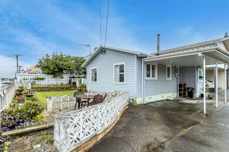 Photo of property in 1/11 Meeanee Quay, Westshore, Napier, 4110