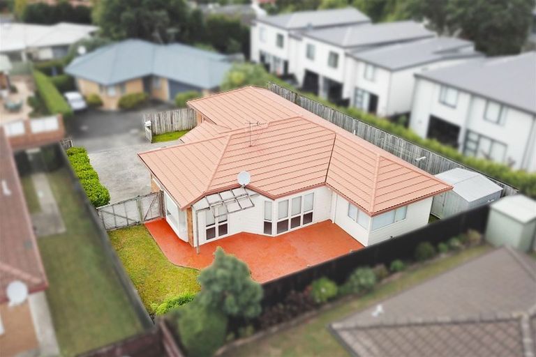 Photo of property in 25 Heversham Place, Glendene, Auckland, 0602