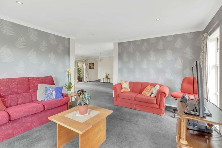 Photo of property in 12 Ruru Place, Levin, 5510