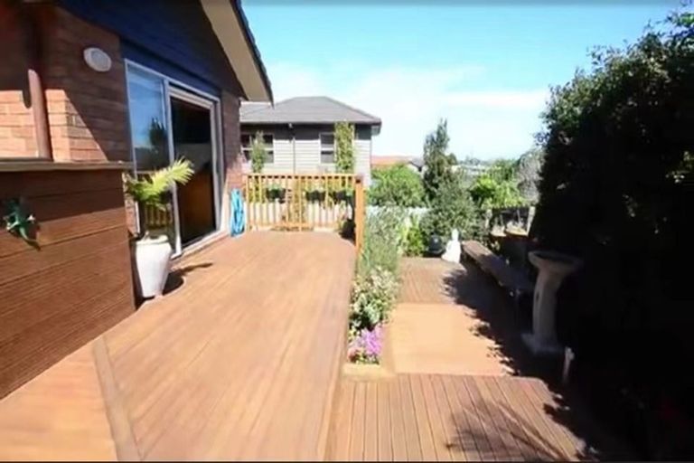 Photo of property in 8 Barnacle Rise, Red Beach, 0932